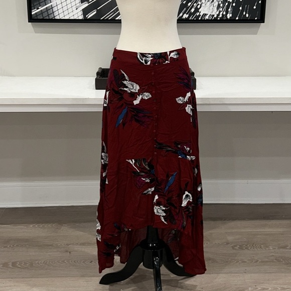 BRAND NEW! Hi Low Skirt, Floral Faux Button Down Front, Red/Maroon/Crimson, - Picture 4 of 4